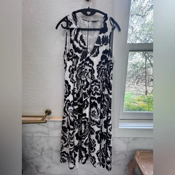 Ann Taylor Navy & White Floral Fit and Flare Dress Fully Lined Sleeveless - Picture 13 of 14